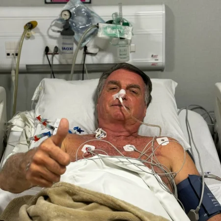 Bolsonaro posta foto internado: ‘Consequênci